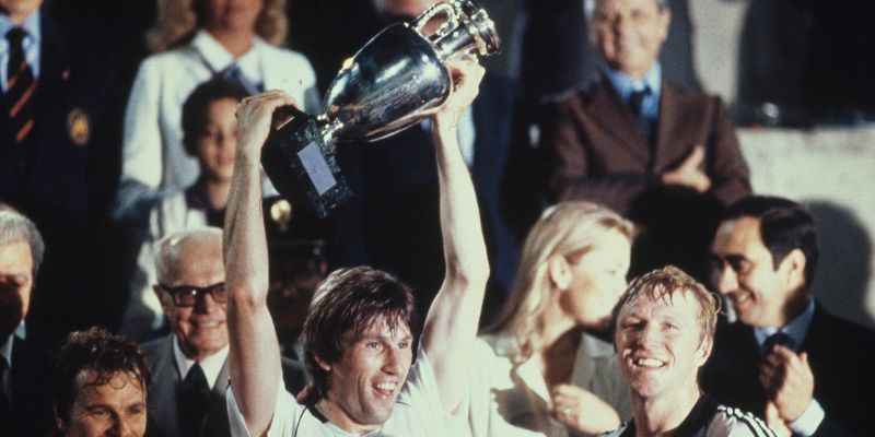 Euro - Khám Phá Hành trình Vinh Quang Trên Sân Cỏ Châu Âu 13 Tiệp Khắc vô địch euro 1976